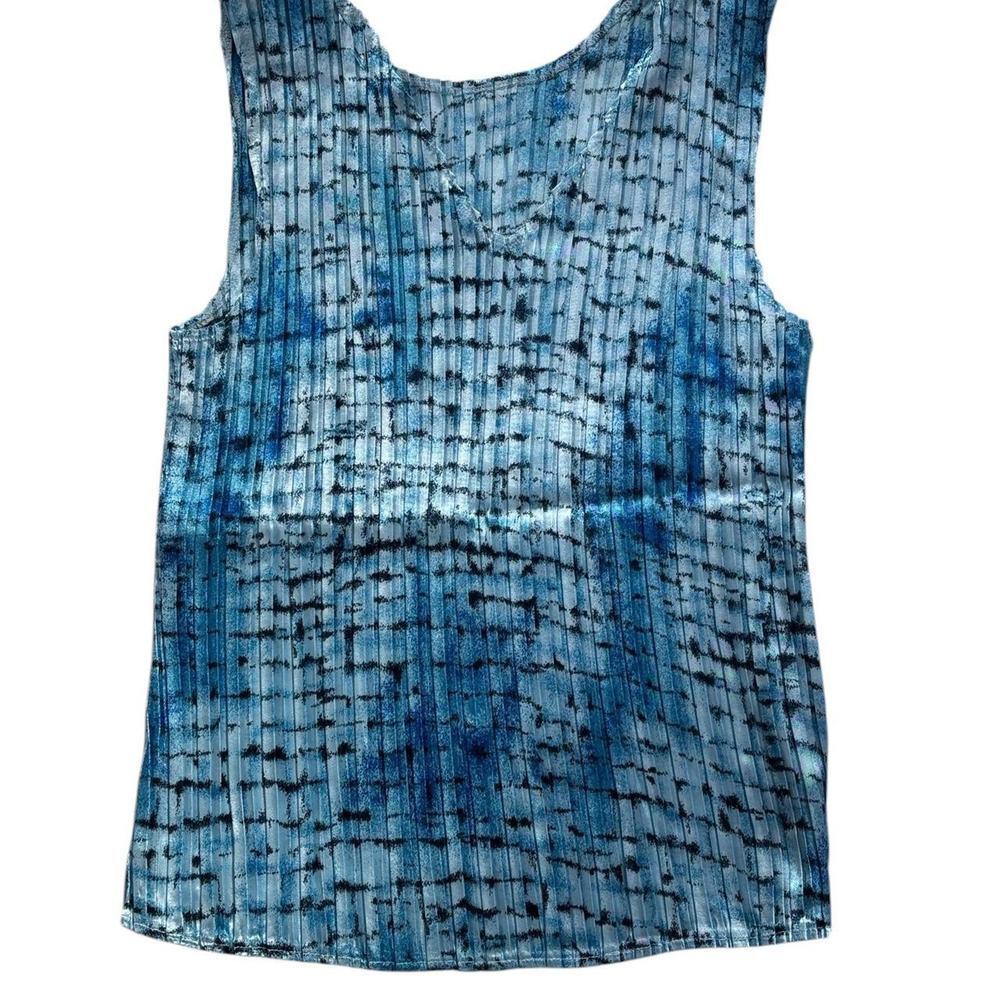 Crinkle Pleated Tank Top – Blue & Black Textured Sleeveless Blouse for Women